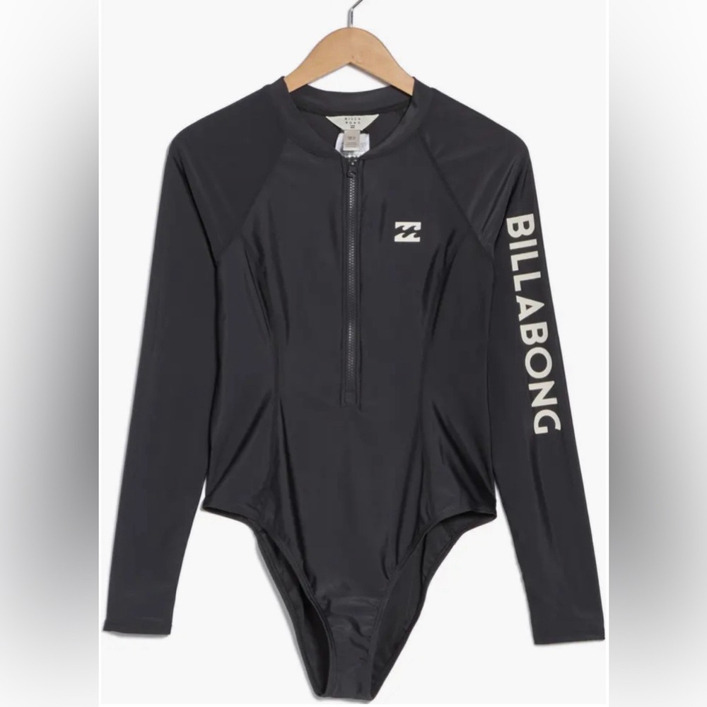 NWT Billabong beach babe long sleeve surf suit. Color: black. Zip front. Size M.